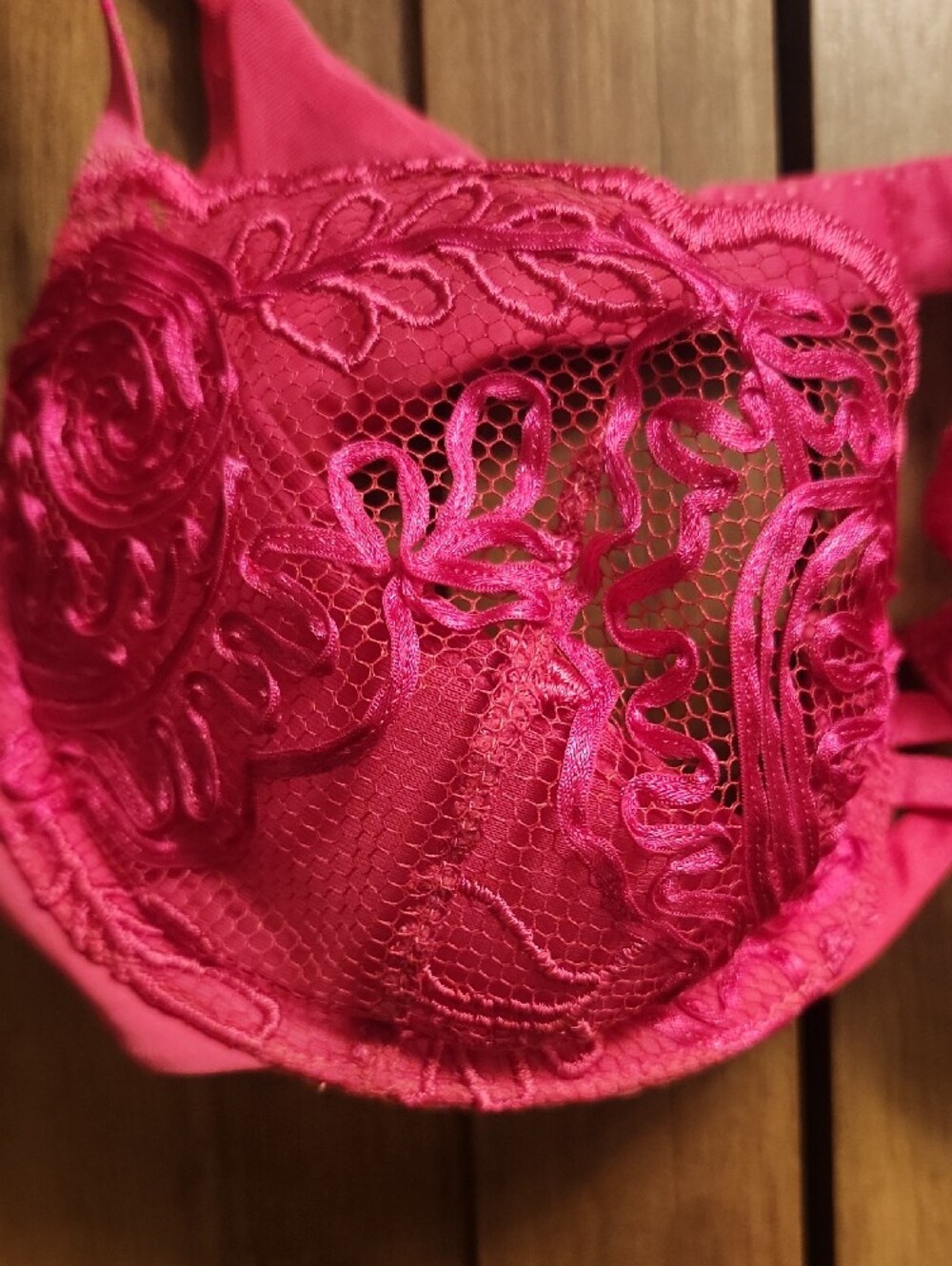 Victoria's Secret Very Sexy Fuschia Floral Lace Underwire Bra - Picture 10 of 11